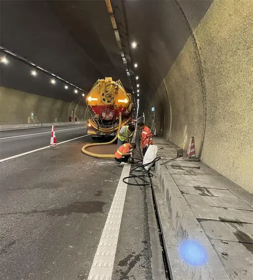 临夏市隧道排水渠清淤